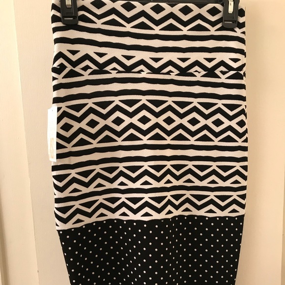 XS LuLaRoe Cassie - Picture 1 of 3